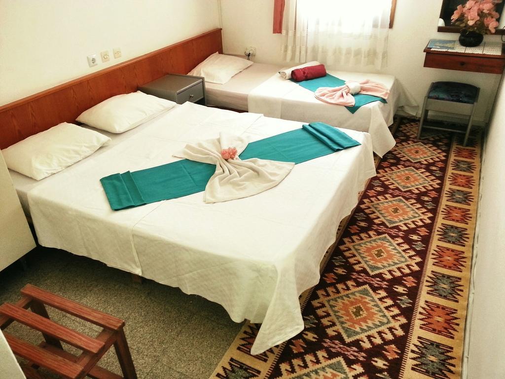 Parmis Rooms Кешме Номер фото